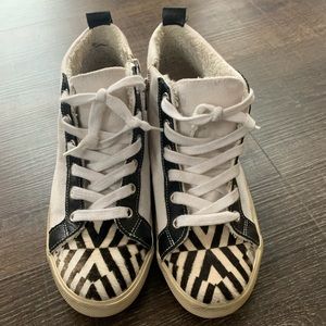 NWOT LEATHER CROWN MID TOPS